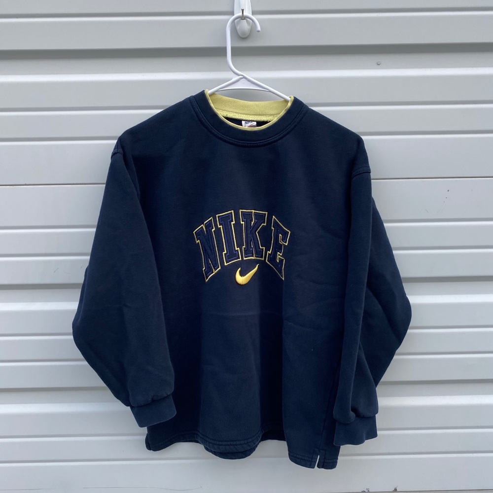 VINTAGE NIKE CREWNECK